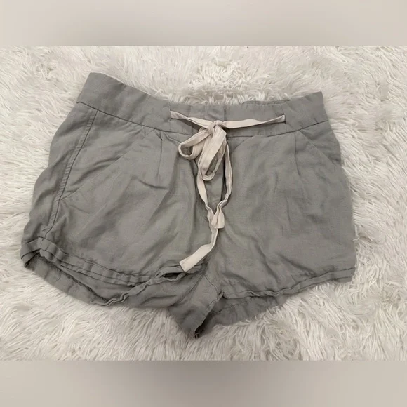 Aritzia Wilfred linen paper bag shorts| size 2 - Picture 1 of 4